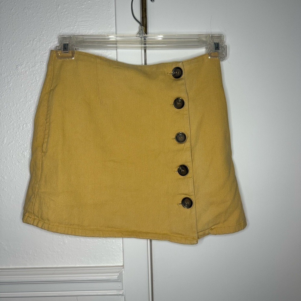 Chloe & Katie Yellow Asymmetrical Mini Skirt Casual size M